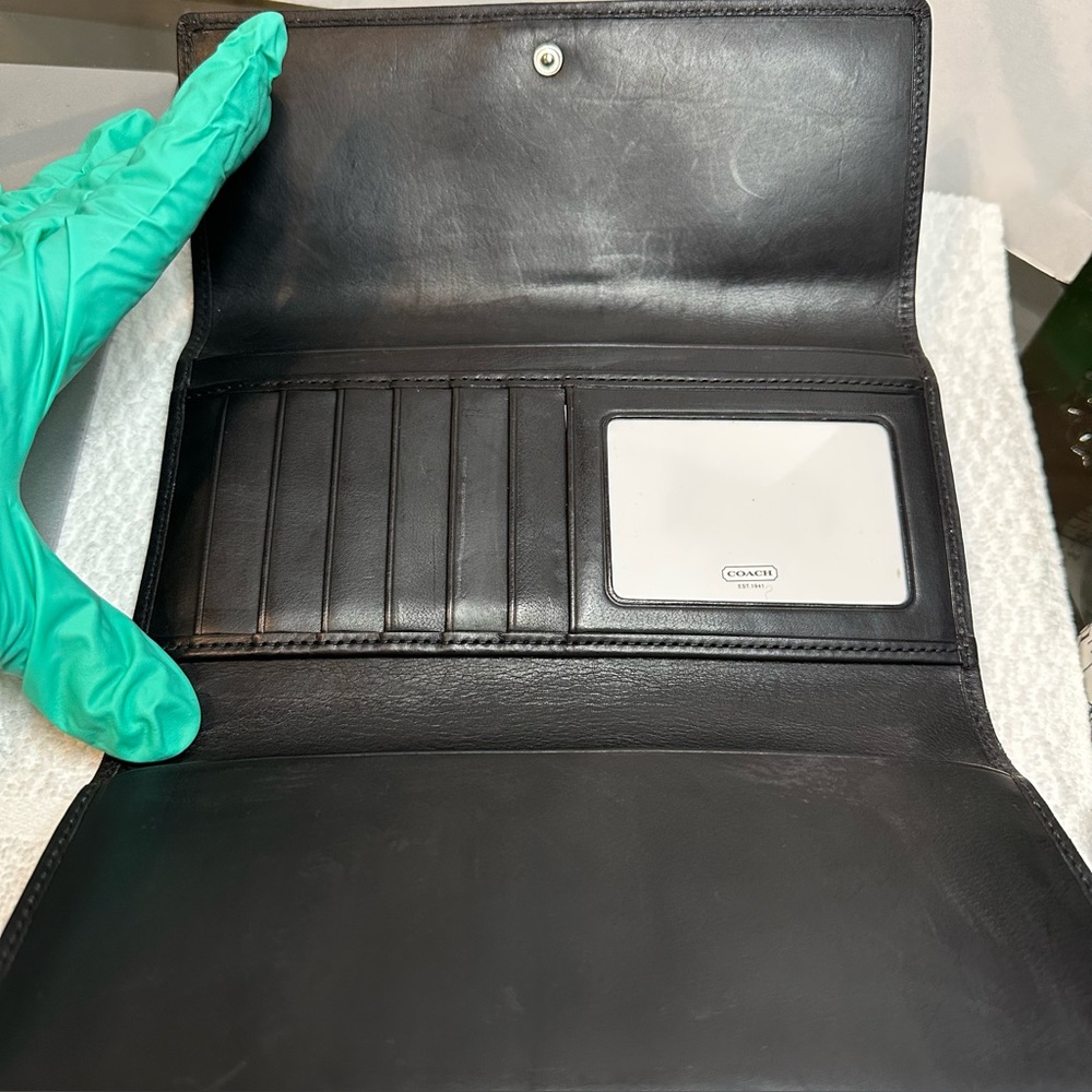 Large Coach Black Leather wallet - Picture 3 of 6